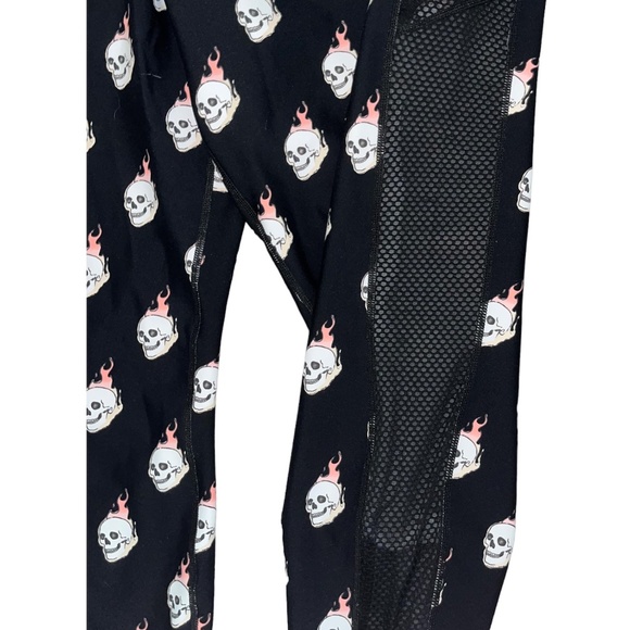 TORRID- Performance Core Mesh Side Inserts Active Leggings - Size: 5x - Picture 2 of 14